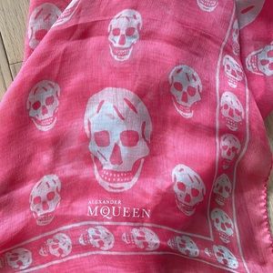ALEXANDER MCQUEEN - Pink & White Silk Skull Scarf